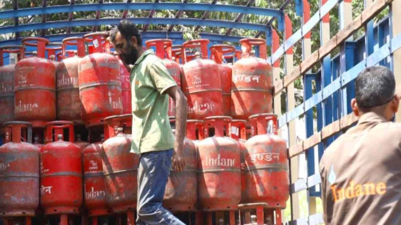 LPG Gas Price: మీరు ఈ ప‌ని చేస్తే గ్యాస్ సిలిండ‌ర్‌పై రూ. 300 స‌బ్సిడీ పొందొచ్చు.. ప్రాసెస్ ఇదే!